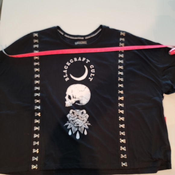 HOT TOPIC Blackcraft Crop Hook & Eye Graphic Tee Size 3 - Picture 12 of 16